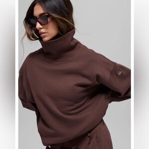 ALO Yoga Hazy Mock Neck Pullover in Brownstone